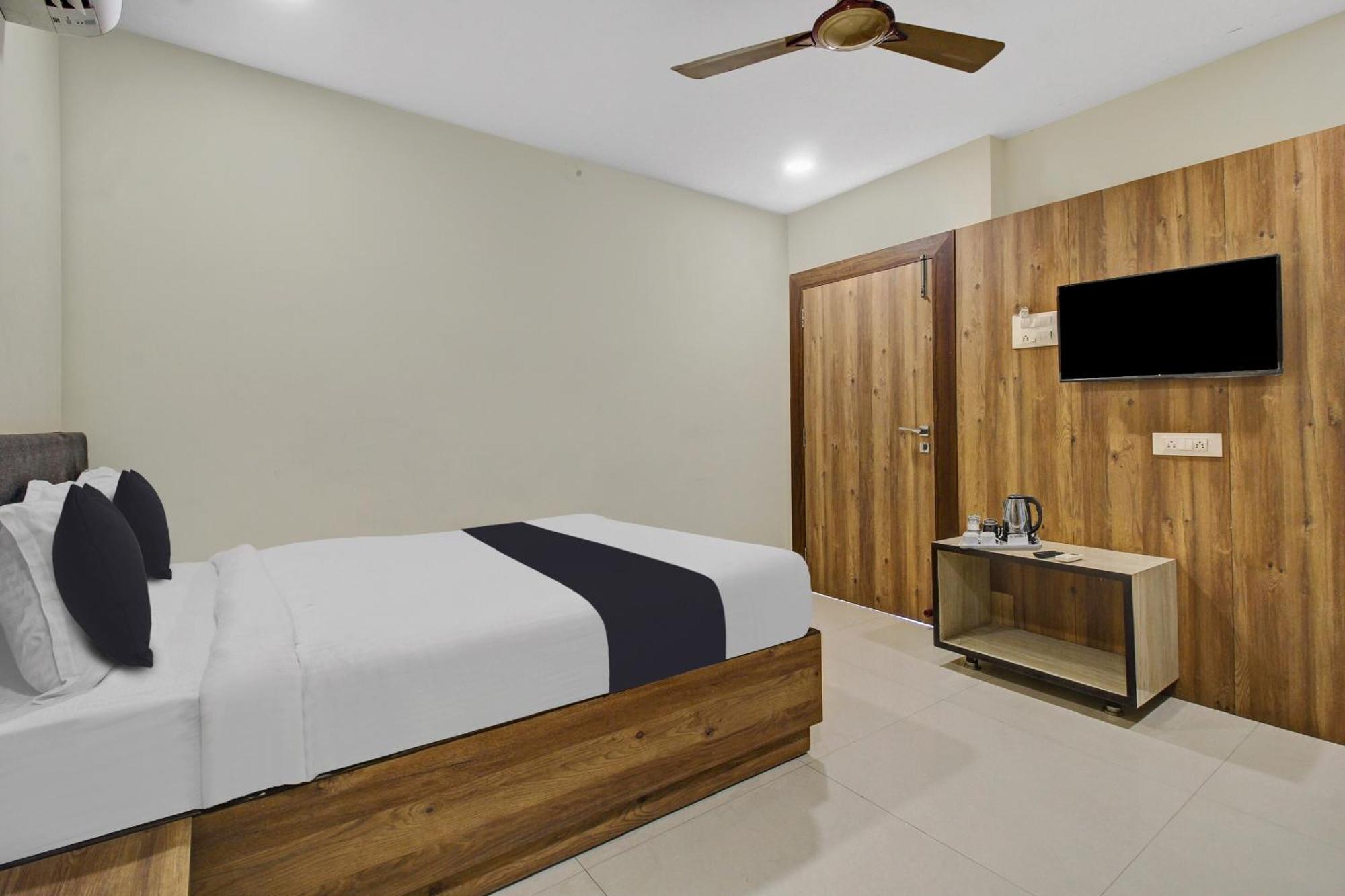 Collection O Hotel Swagath Pride Mancheral Ngoại thất bức ảnh